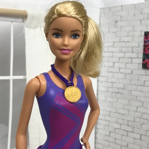Gymnast Barbie - Picture 1 of 5
